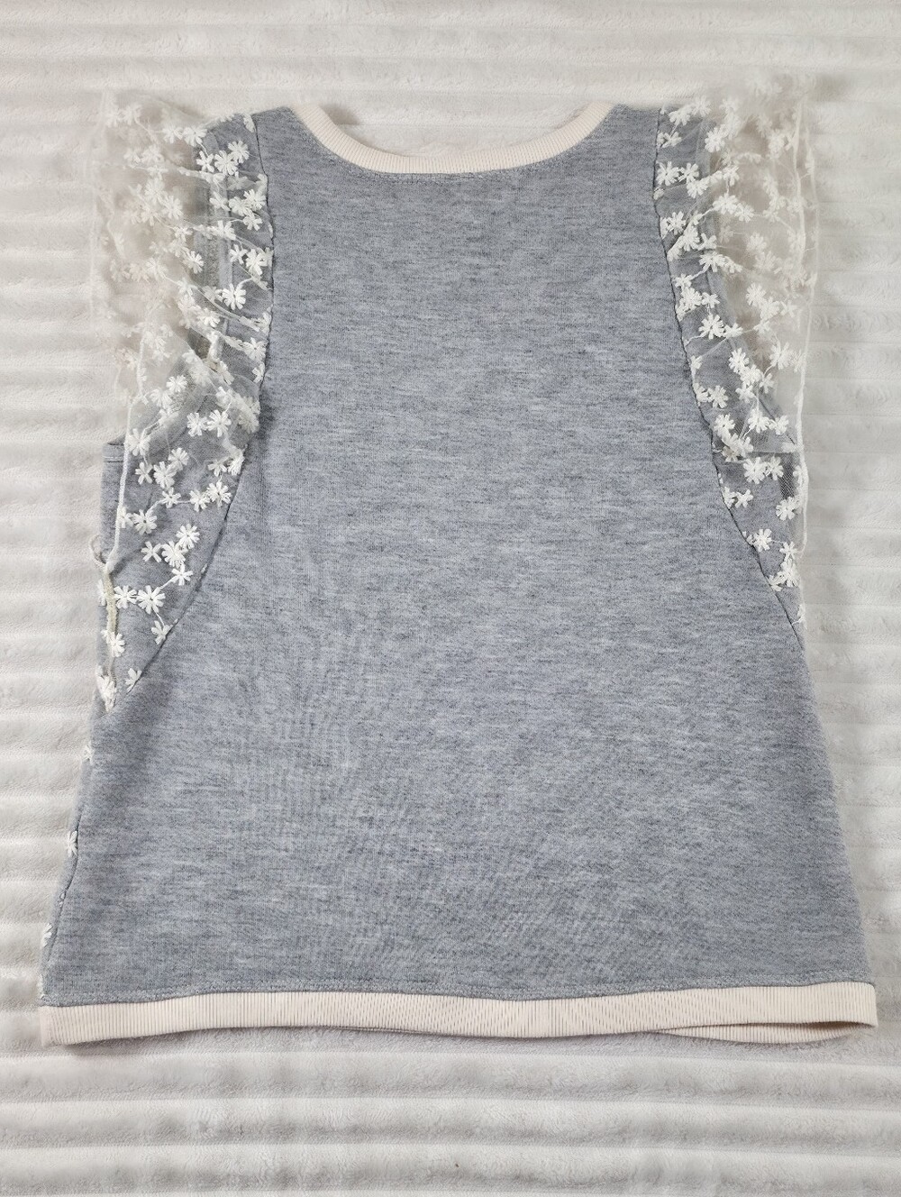 AMADI x ANTHROPOLOGIE Applique Floral Flutter Short Sleeve Top White&Gray Small - Picture 7 of 8